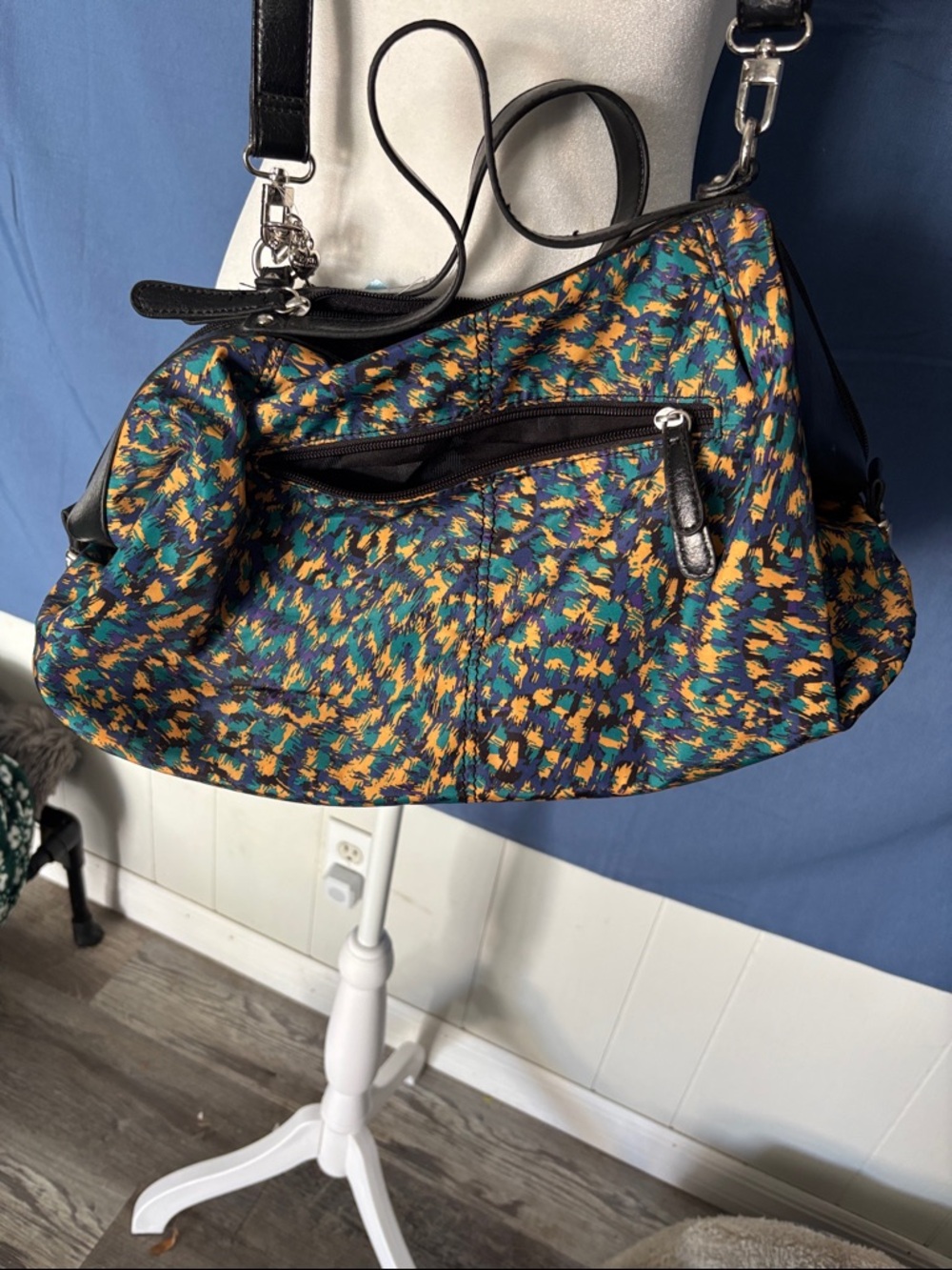 Spacious Kathy Van Zeeland Multicolor Patterned Shoulder Bag with Black Trim - Picture 4 of 5